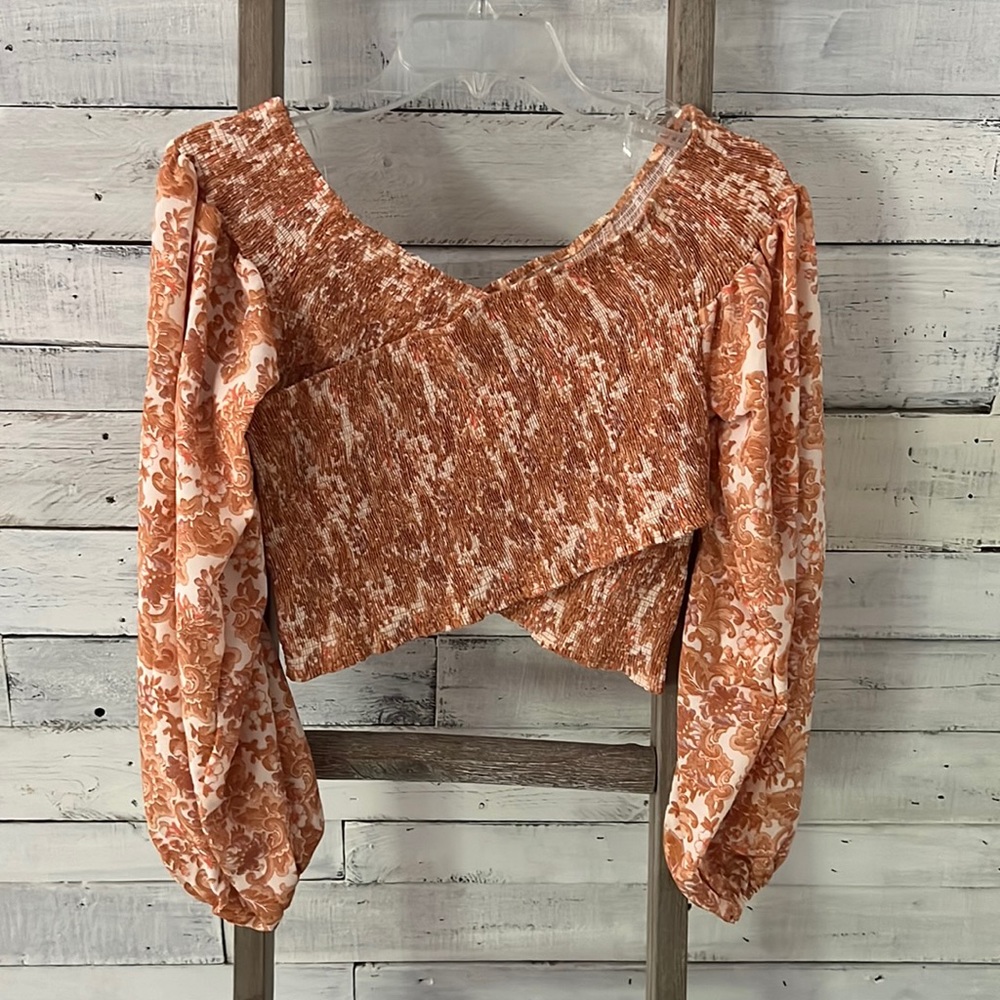 Adorable crossover crop top. BNWOT